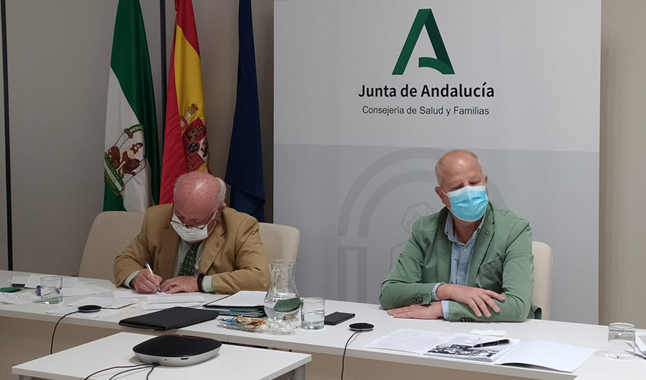 Los consejeros de Educación, Javier Imbroda, y de Salud, Jesús Aguirre, durante la Conferencia Sectorial de Educación e Interterritorial de Sanidad.